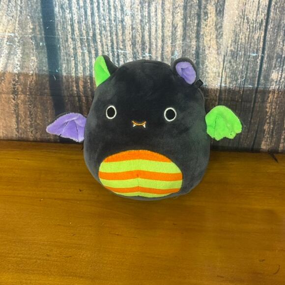 Squishmallows Fariq Black Vampire Bat Halloween Plush Toy Small 5" - Picture 1 of 3